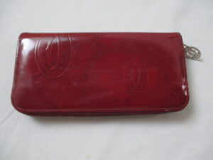 【Cartier 修理】カルティエ ハッピーバースデー 　エナメルのはがれた財布をきれいにします