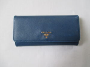 【PRADA 財布 修理】プラダ サフィアーノレザー 財布 　色がはげて黒ずんだ財布をきれいにしました