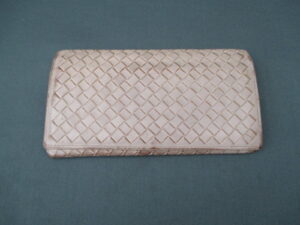 【BOTTEGA VENETA 修理】ボッテガ ヴェネタ　色のはげた白い財布の染め直し