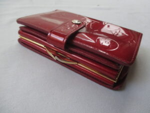 【Louis Vuitton 財布修理】ルイ ヴィトン ヴェルニ 赤いエナメル財布をこげ茶にカラーチェンジ（色替え）しました