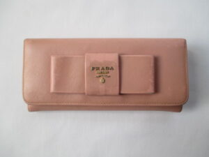 【PRADA  財布 修理】 プラダ　財布　色はげが目立つ財布を染め直ししてきれいにしました