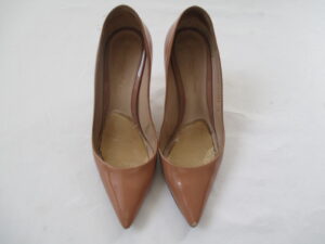 【エナメル 靴  修理】　Gianvito Rossi　エナメルパンプス　はげたつま先　傷んだヒールの再生
