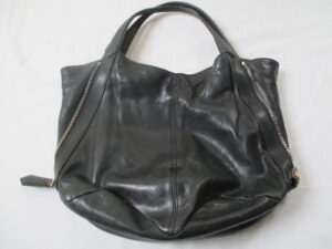 【Givenchy バッグ 修理】 ジバンシィ ショルダーバッグ　色あせしたバッグの染め直し　傷んだ持ち手の作成・交換　　