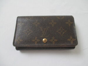 【LOUIS VUITTON  財布 修理】 ルイ ヴィトン モノグラム 財布のコバ樹脂の再生 小銭入れの傷みの修理