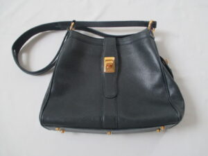 【モラビト バッグ  修理】モラビト ショルダーバッグ　色がはげて使用感の出てきたバッグの修理