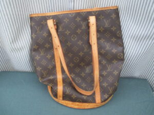 【Louis Vuitton バッグ 修理】ルイ ヴィトン モノグラム　古いバッグのヌメ革を黒に交換・カラーチェンジ