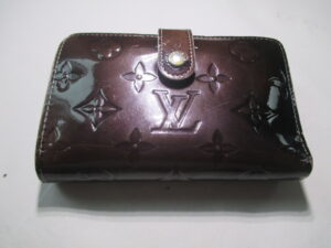 【Louis Vuitton 財布 修理】ルイ ヴィトン ヴェルニ 色あせしたエナメル財布の染め直し 切れたステッチの再縫製