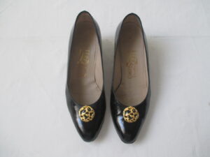 【Ferragamo  靴 修理】フェラガモ　パンプス　古いエナメル靴のひび割れの修理