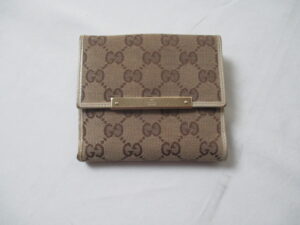 【GUCCI  修理】グッチ キャンバス 財布　傷んだ縁の革の交換
