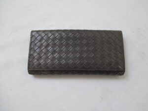 【Bottega Veneta　財布  修理】ボッテガ ヴェネタ 使用感のある財布のパイピング・角の色はげの補修