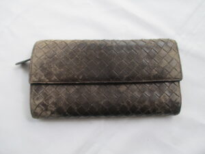 【BOTTEGA VENETA  財布 修理】ボッテガ ヴェネタ すり切れた革の修理・色はげ 染め直し