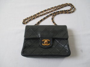【CHANEL  バッグ 修理】シャネル マトラッセ 色あせた古いバッグの染め直し　金具の再メッキ加工